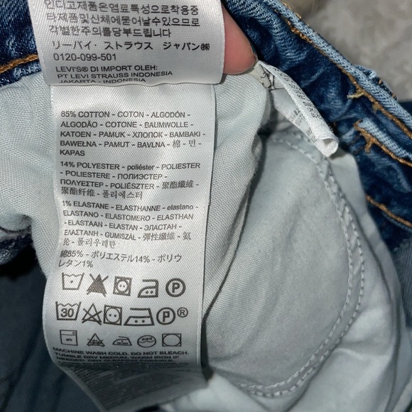 Levi’s Wedgie Straight Distressed, Raw Hem, Button Fly Jeans - Picture 7 of 8